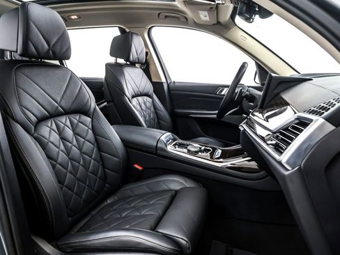 Used 2024 BMW X7 xDrive40i w/ Premium Package image 8