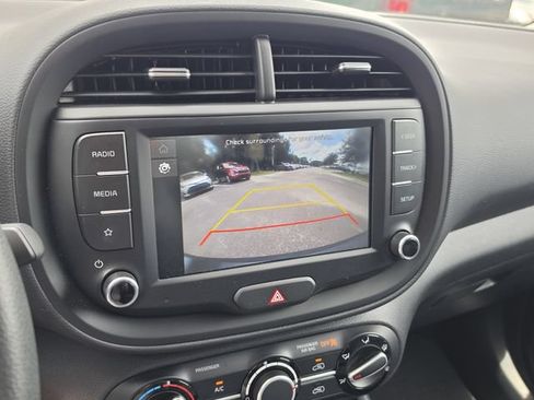 Certified 2025 Kia Soul LX w/ LX Technology Package FWD image 23