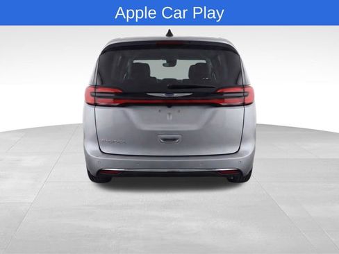 Used 2024 Chrysler Pacifica Touring-L FWD image 7