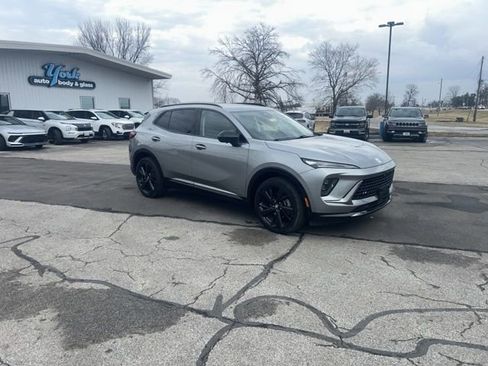 Used 2025 Buick Envision Sport Touring image 4