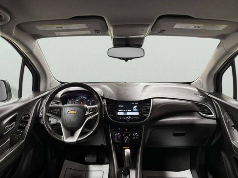 Used 2017 Chevrolet Trax LT w/ LT Convenience Package AWD/4WD image 21