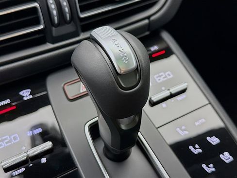 New 2026 Porsche Macan image 23