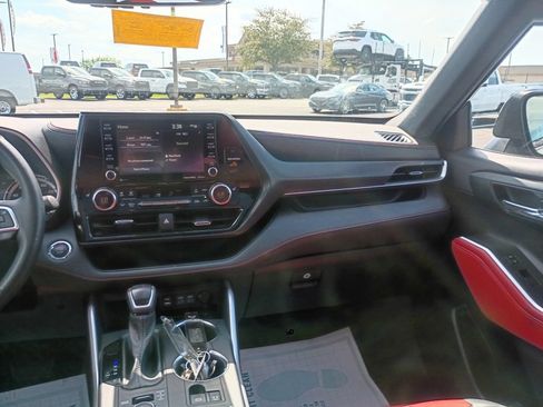 Used 2022 Toyota Highlander XSE AWD/4WD image 10