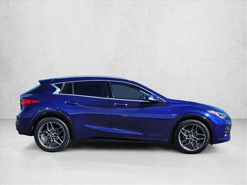 Used 2018 INFINITI QX30 Premium w/ Navigation Package image 4