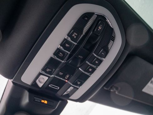 Certified 2026 Porsche Macan AWD/4WD image 22