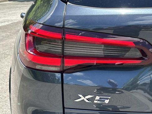 Used 2021 BMW X5 xDrive40i w/ M Sport Package AWD/4WD image 13