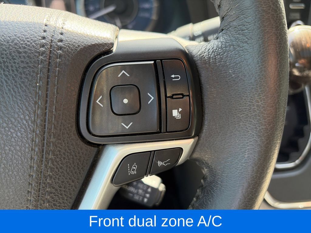 Used 2018 Toyota Sienna XLE Premium w/ Carpet Mat Package FWD image 16