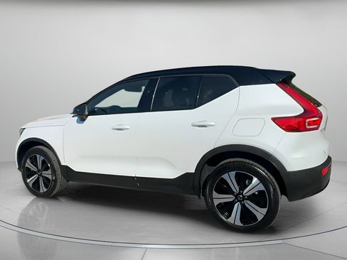 Used 2023 Volvo XC40 Recharge Plus image 18