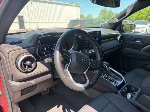 Used 2025 Chevrolet Colorado Z71 w/ Z71 Convenience Package 2 AWD/4WD image 18