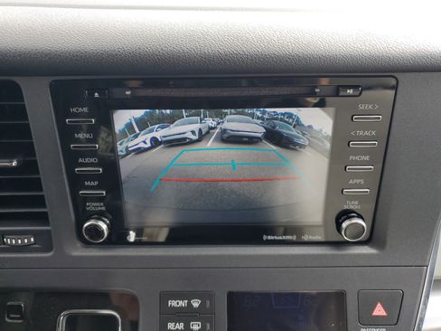 Used 2019 Toyota Sienna LE image 29