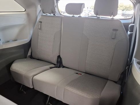 Used 2023 Toyota Sienna LE image 19
