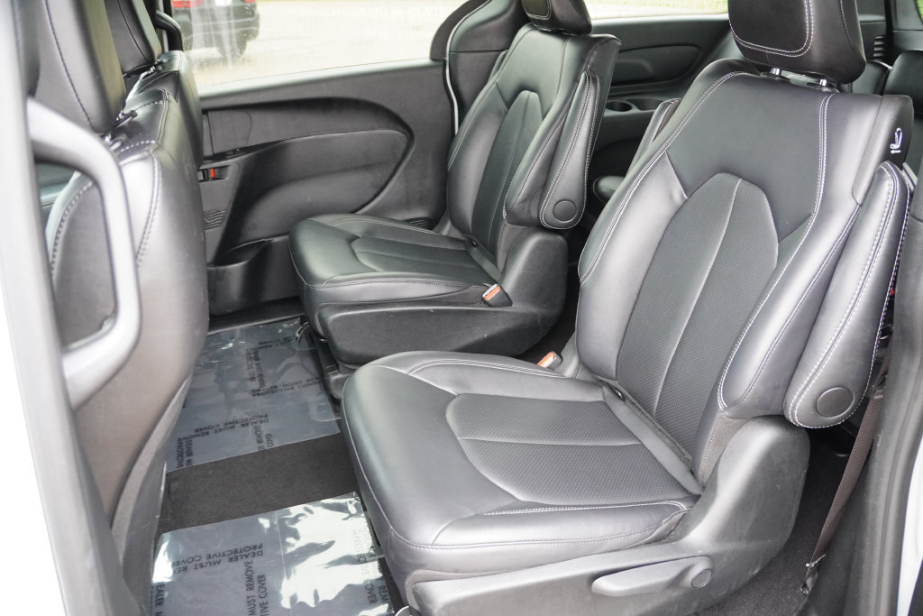 Used 2024 Chrysler Pacifica Limited FWD image 18