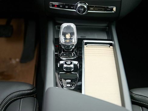 New 2026 Volvo XC60 B5 Ultra w/ Climate Package image 29