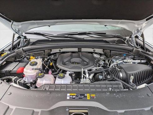 New 2024 Jeep Grand Cherokee Summit image 16