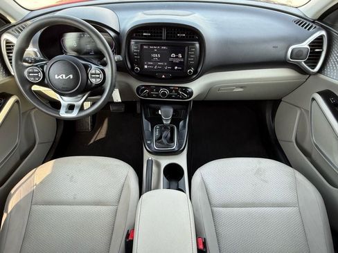 Used 2023 Kia Soul LX w/ LX Technology Package image 15