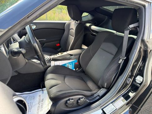 Used 2020 Nissan 370Z Coupe RWD image 15