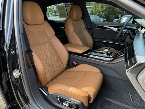 Used 2024 Audi S8 AWD/4WD image 33