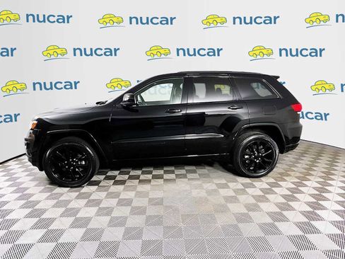 Used 2022 Jeep Grand Cherokee Laredo X image 4