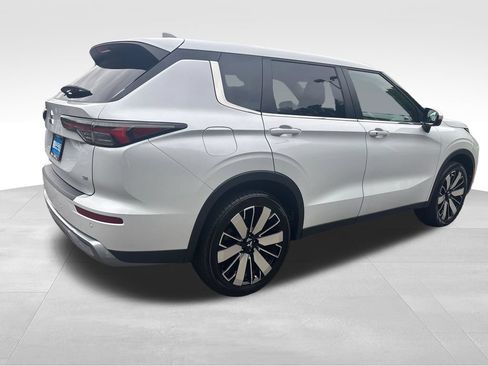 Used 2025 Mitsubishi Outlander SE FWD image 8