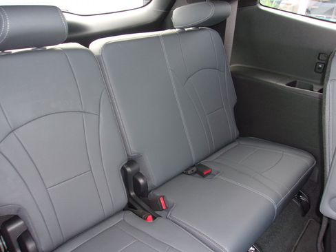 Used 2024 Buick Enclave Premium AWD/4WD image 19