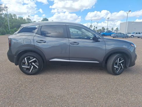 Used 2026 Nissan Kicks SV w/ SV Premium Package FWD image 8