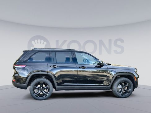 New 2025 Jeep Grand Cherokee Limited w/ Luxury Tech Group II image 8