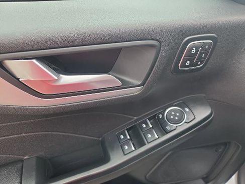 Certified 2025 Ford Escape Platinum AWD/4WD image 17