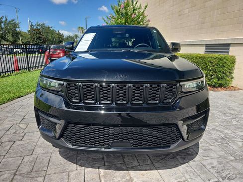 Used 2024 Jeep Grand Cherokee Altitude RWD image 2