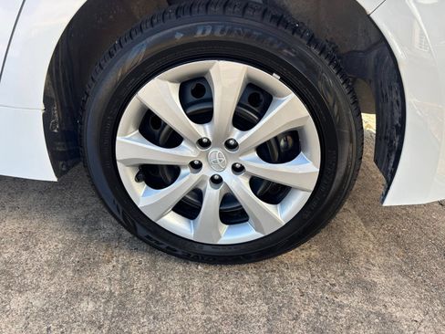 Used 2025 Toyota Corolla LE FWD image 27