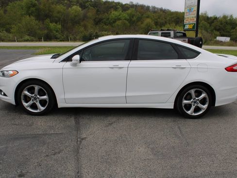 Used 2015 Ford Fusion SE w/ Equipment Group 201A FWD image 2