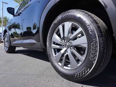 Certified 2025 Nissan Pathfinder SV FWD image 6