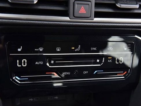 New 2026 Volkswagen Taos SE image 14