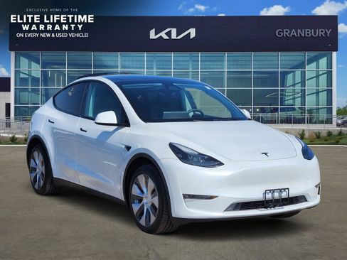 Used 2024 Tesla Model Y Long Range AWD/4WD image 3