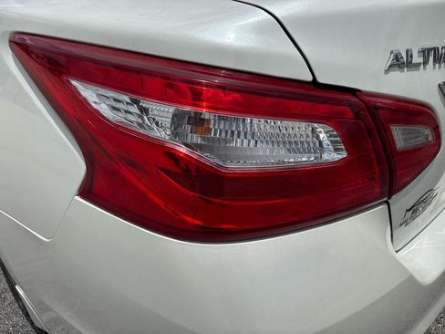 Used 2017 Nissan Altima 2.5 SV FWD image 46