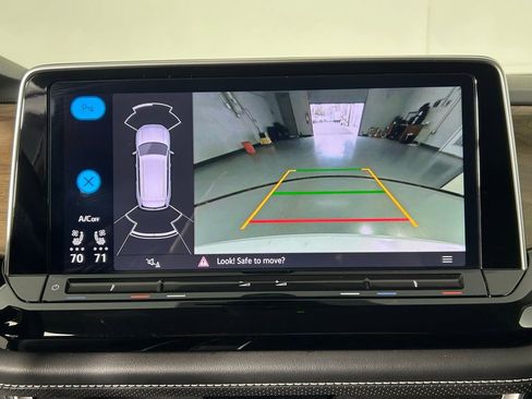 Used 2024 Volkswagen Atlas SE image 21