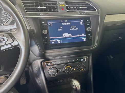 Used 2020 Volkswagen Tiguan SE FWD image 18
