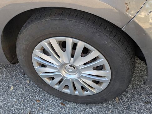 Used 2011 Volkswagen Golf 4-Door image 17