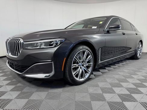 Used 2022 BMW 750i xDrive w/ Executive Package image 3