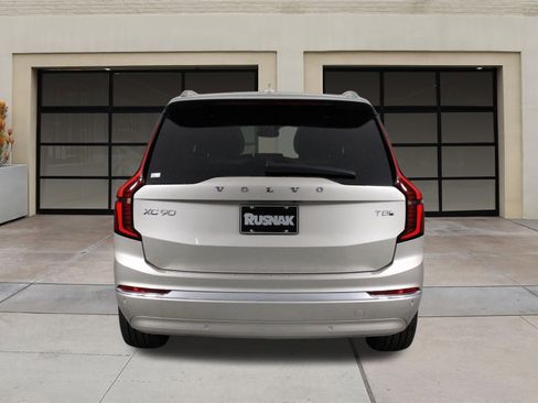 New 2026 Volvo XC90 T8 Plus w/ Protection Package Premier image 4