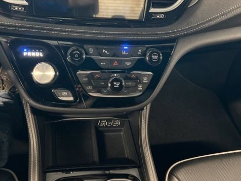 Used 2024 Chrysler Pacifica Limited w/ S Appearance Package image 29