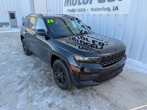 Used 2024 Jeep Grand Cherokee Altitude image 8