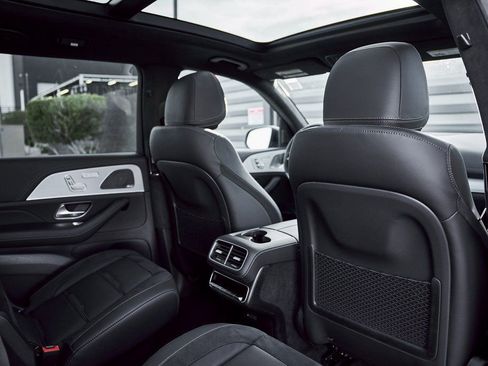 Used 2025 Mercedes-Benz GLS 63 AMG 4MATIC image 39