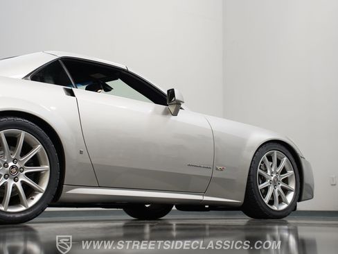 Used 2006 Cadillac XLR V image 27