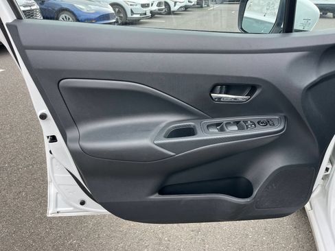 Used 2025 Nissan Versa SV FWD image 18