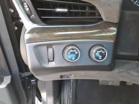 Used 2017 Cadillac Escalade Platinum image 12