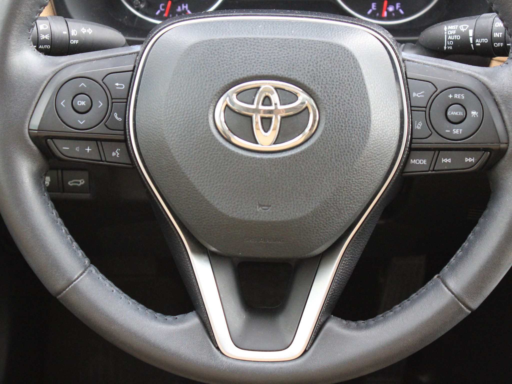 Used 2020 Toyota RAV4 XLE Premium AWD/4WD image 16