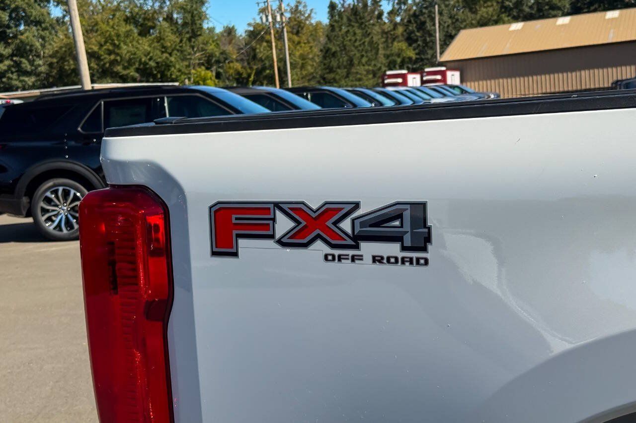 Used 2024 Ford F250 XLT w/ FX4 Off-Road Package AWD/4WD image 15