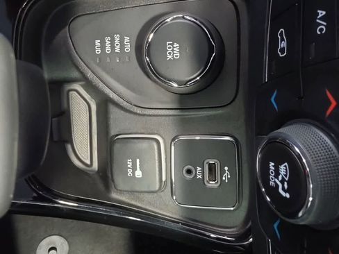 Used 2018 Jeep Compass Limited AWD/4WD image 21