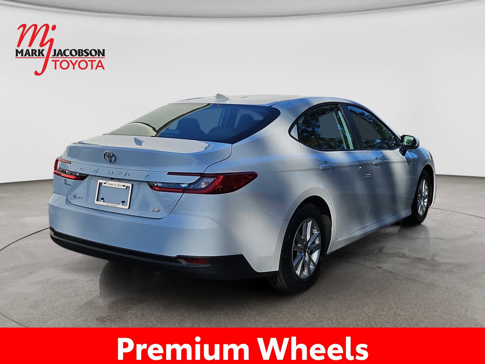 Used 2025 Toyota Camry LE FWD image 9