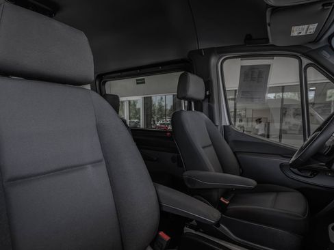 Used 2025 Mercedes-Benz Sprinter 2500 image 32